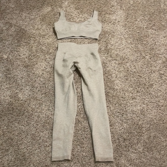 Beige workout set with extra pair of pants - Picture 5 of 5